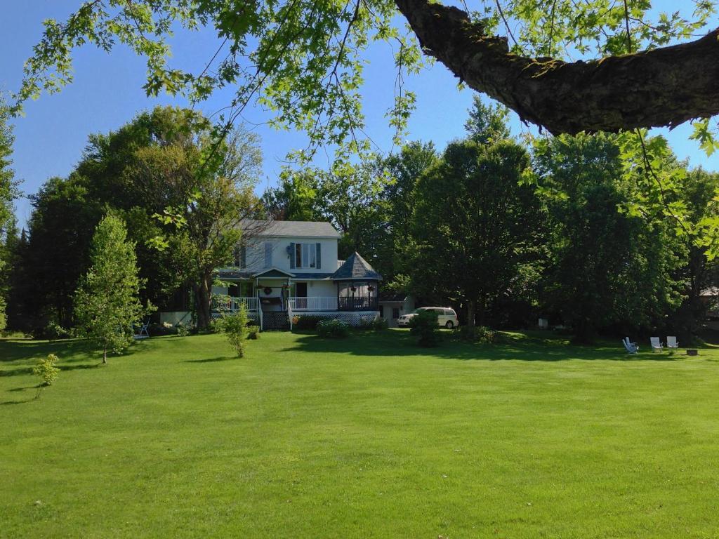 Le Reflet De La Riviere B&B Weedon-Centre 外观 照片